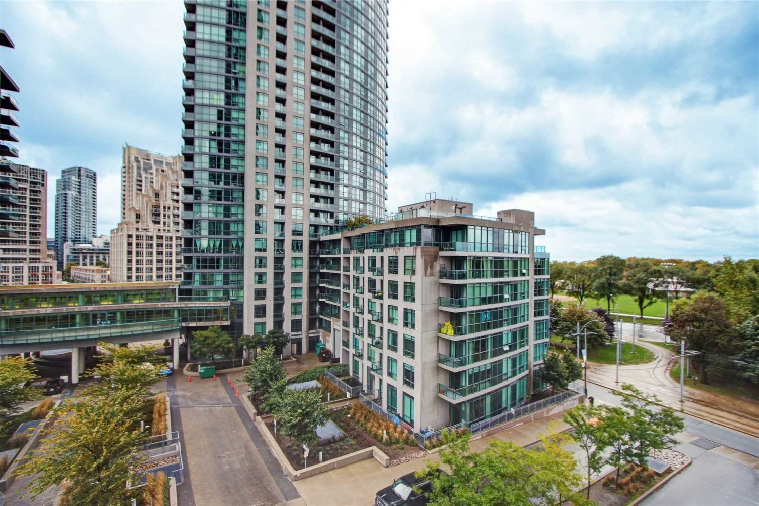 CARE Listing 219 Fort York Blvd 604